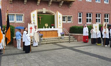 Altar vor dem Rathaus